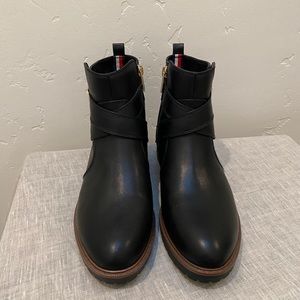 Tommy Hilfiger gold logo black  bootie shoes size 6M